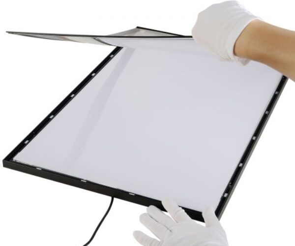Fekete LED Poszterkeret Oszloppal 556×352 mm