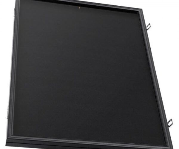 Zárható Sportmez Kijelzőkeret Akasztókkal PC-Üveggel 592x792x38 mm